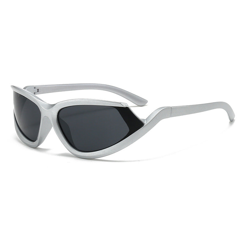 Dame futuristisk solbrille med aerodynamisk design Skanto