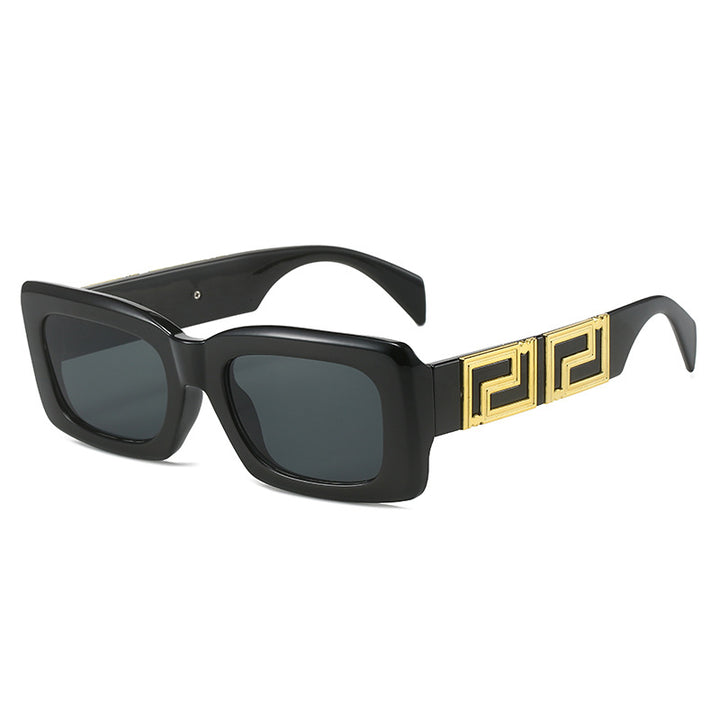 Damer elegant firkantet solbrille med luksuriøs gullaccent Skanto