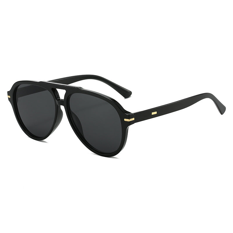 Dame moteriktig solbrille med stilig skilpadde-ramme Skanto