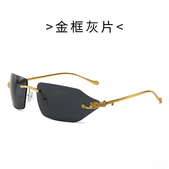 Dame Motefull solbrille med elegant ramme og eksklusive detaljer Skanto