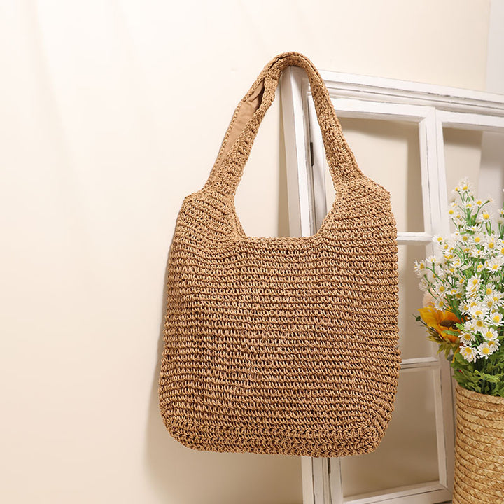 Romslig og Håndlaget Bast Tote Bag med Komfortabel Skulderrem Skanto