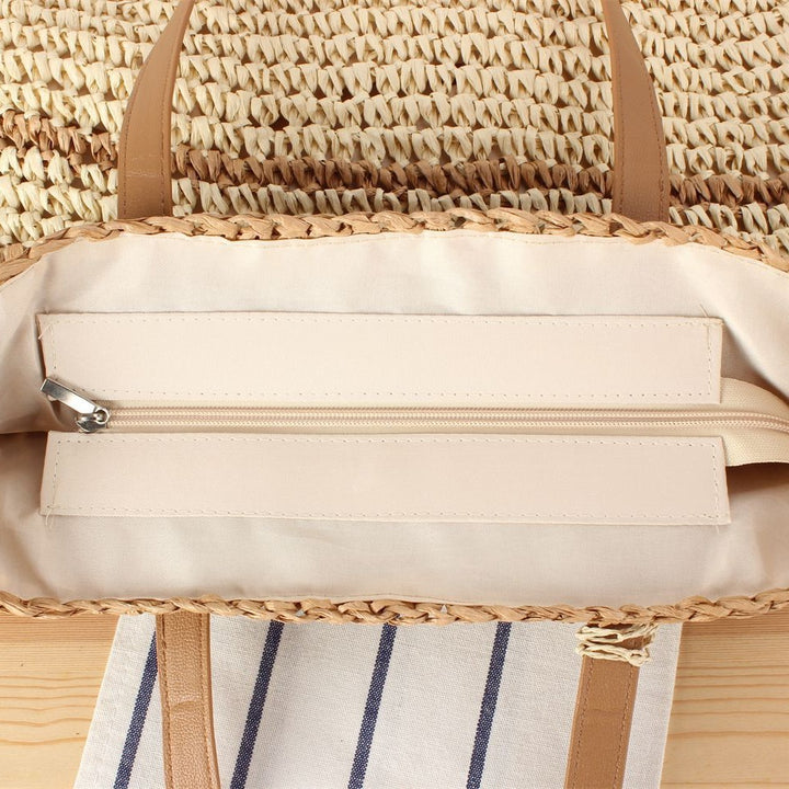 Handbag made of braided natural material with decorative tassel pendant Skanto