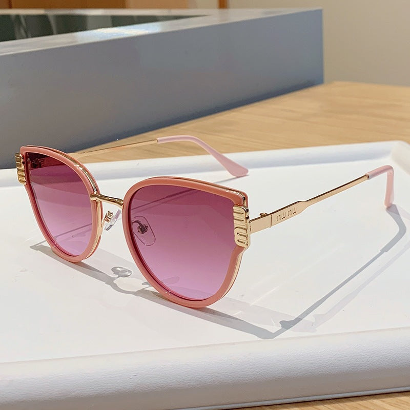 Damer Cat-Eye solbriller med elegante fremhevede linser Skanto