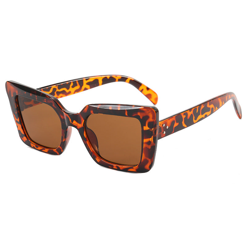 Dame firkantet solbrille med minimalistisk design Skanto