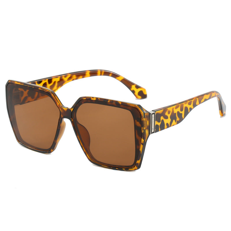 Dame moteriktig geometrisk solbrille i urban stil Skanto