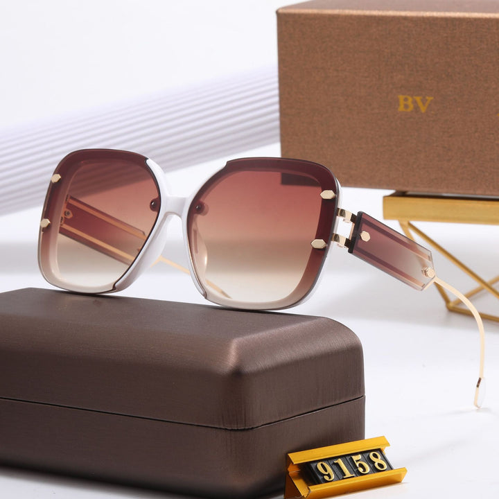 Dame designer-solbrille med ekstravagant ramme Skanto