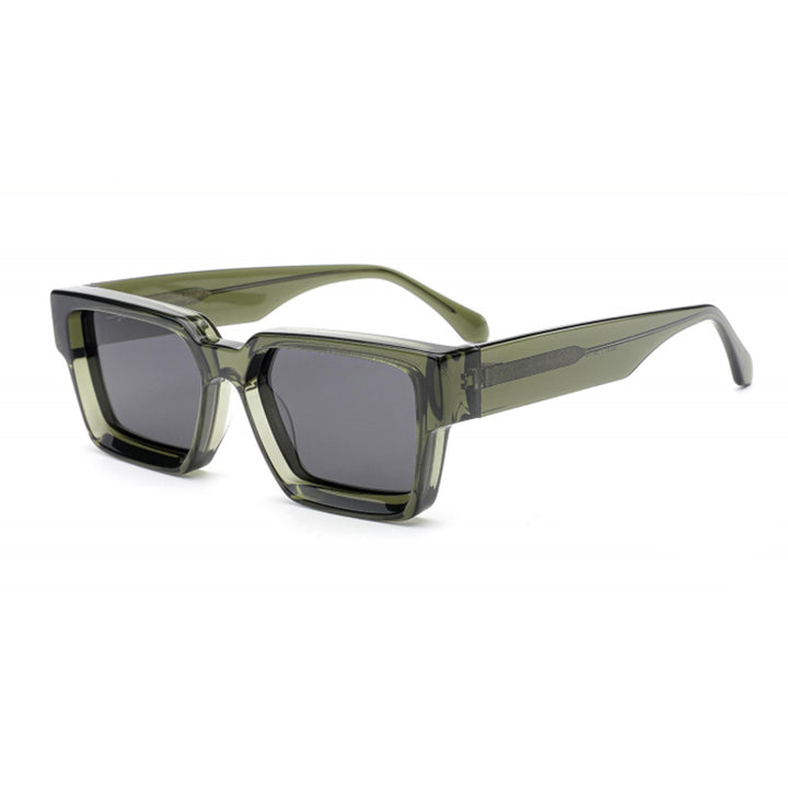 Dame moteriktig solbrille i stilfull design med bred ramme Skanto