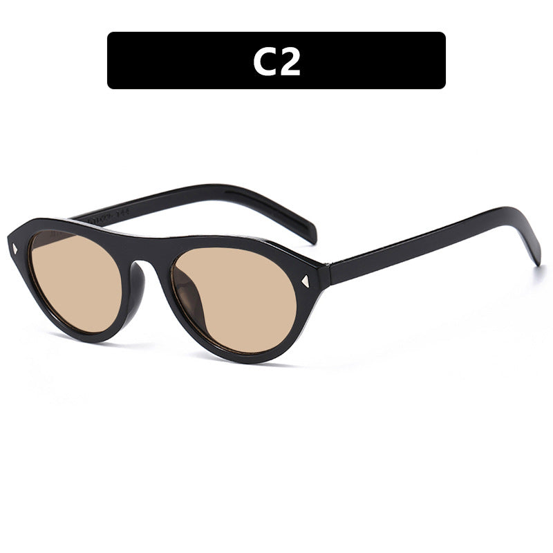 Dames moteriktig solbrille med buet ramme og beskyttende UV-filter Skanto