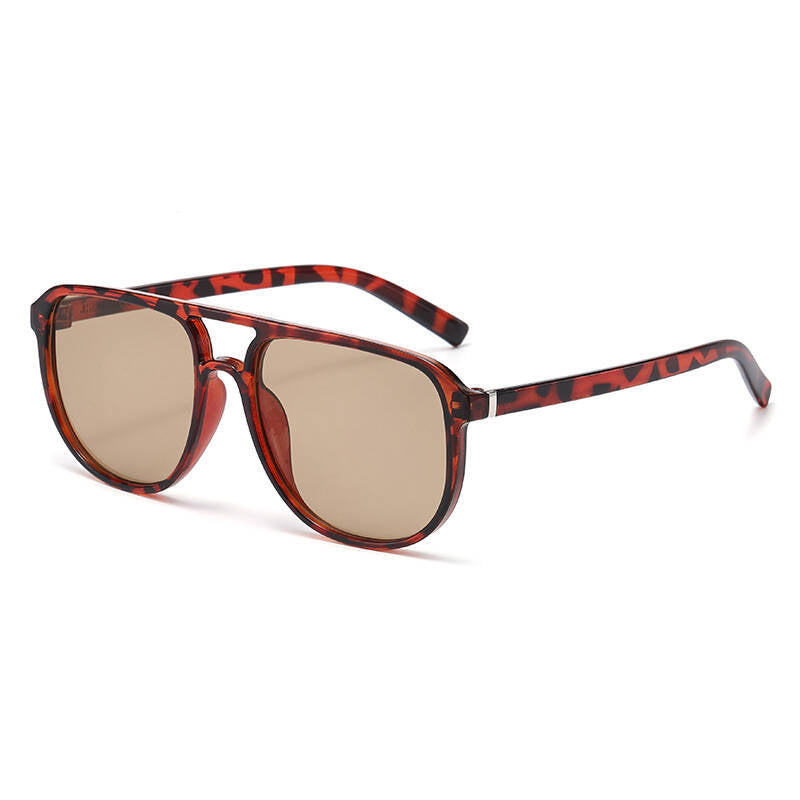 Dame moteriktig solbrille i elegant kvadratdesign Skanto