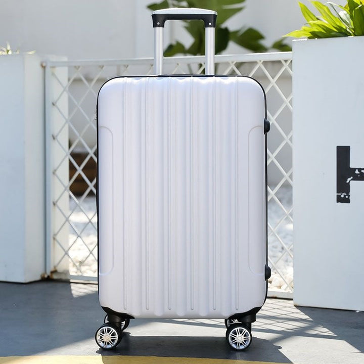 Hardsided suitcase with 360-degree rolling system and integrated safety feature Skanto