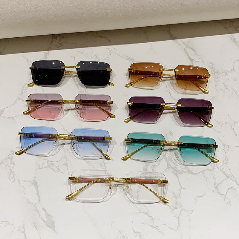 Dame moteriktig rektangulær solbrille med edle metallkanter Skanto