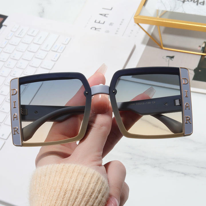 Dame solbrille i moderne kvadratisk design Skanto