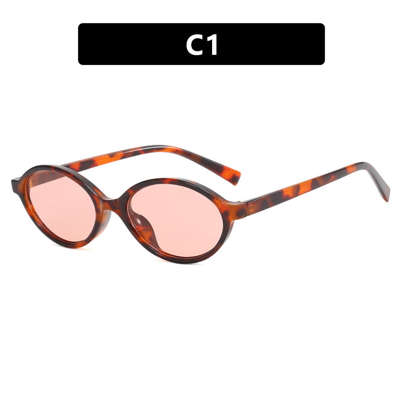 Dame moteriktig solbrille med unikt ovalt design Skanto