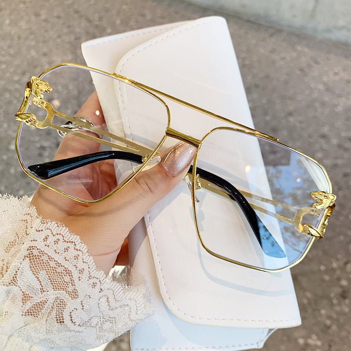 Dame kvadratisk solbrille med luksuriøs metallramme Skanto