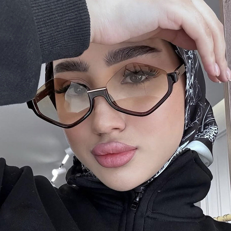 Dame moteriktig solbrille med trendy sekskantet ramme og beskyttende linser Skanto