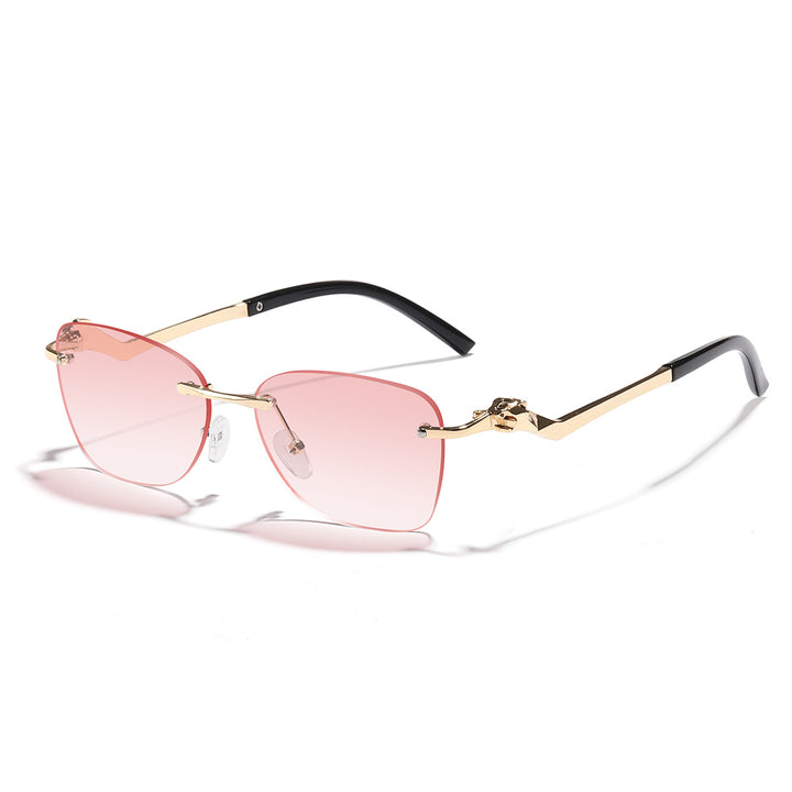 Dame moteriktig solbrille med stilige geometriske akenter Skanto