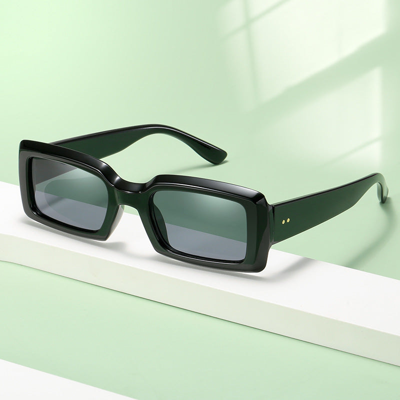 Dame stilige firkantede solbriller med speilende glass Skanto