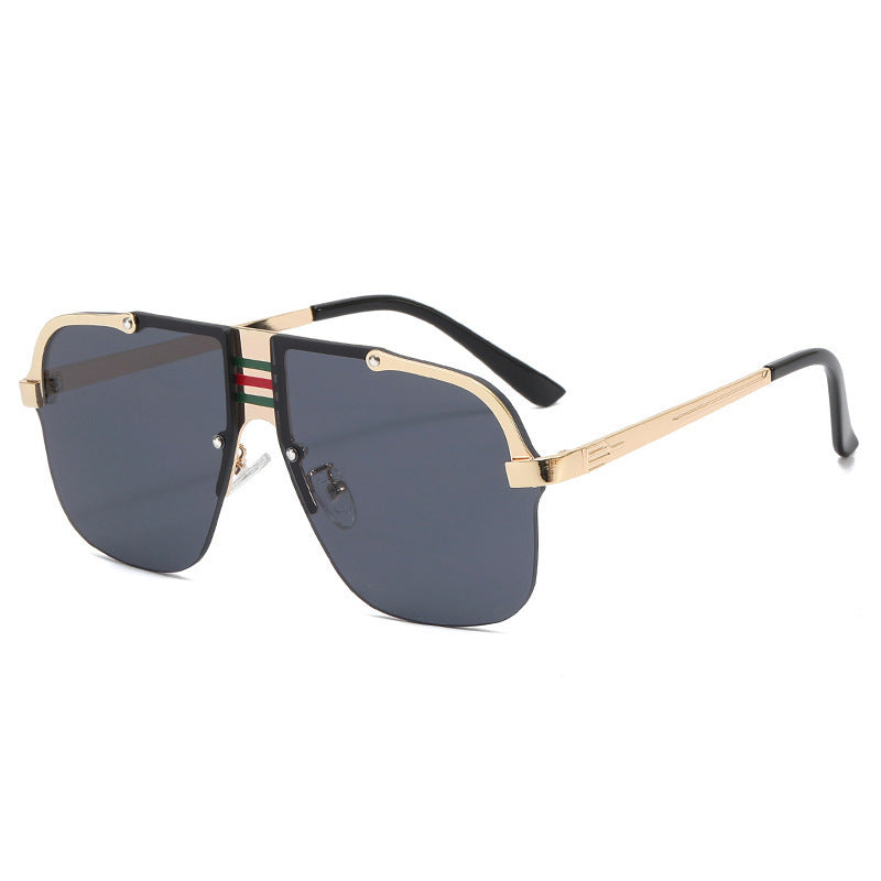 Dame Oversized solbriller med unike, gradient linser og markant metallramme Skanto
