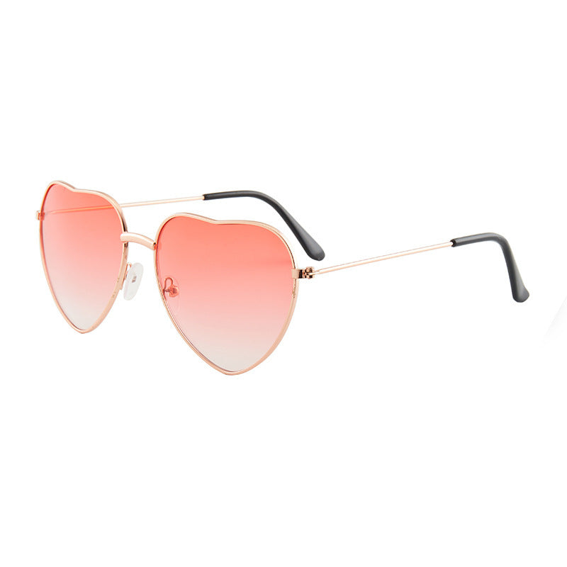 Dame hjerteformede solbriller med UV-beskyttelse og elegant ramme Skanto