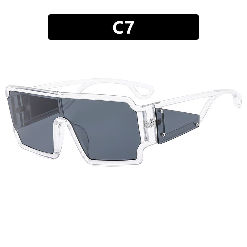 Dame moteriktig sports solbrille med futuristisk design Skanto