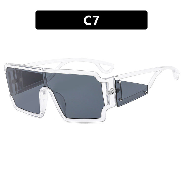 Dame moteriktig sports solbrille med futuristisk design Skanto