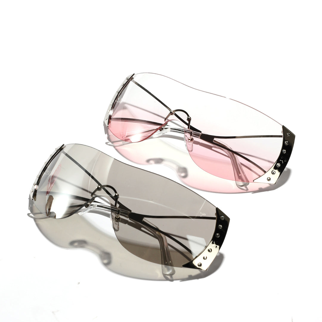 Dame futuristisk solbrille med stilfull ramme og høygradig UV-beskyttelse Skanto