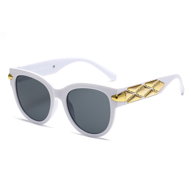 Dame designer solbrille med innovativ, detaljert ramme Skanto