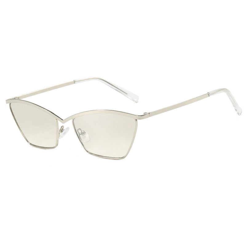 Dame mode Cat-Eye solbriller med elegant metallramme Skanto