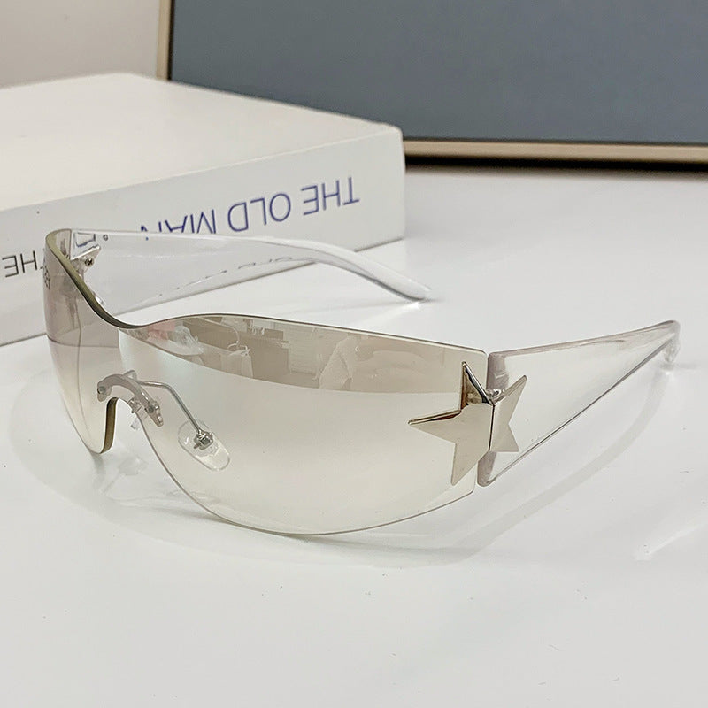 Dame moteriktig solbrille med kunstnerisk stjerneakcent Skanto