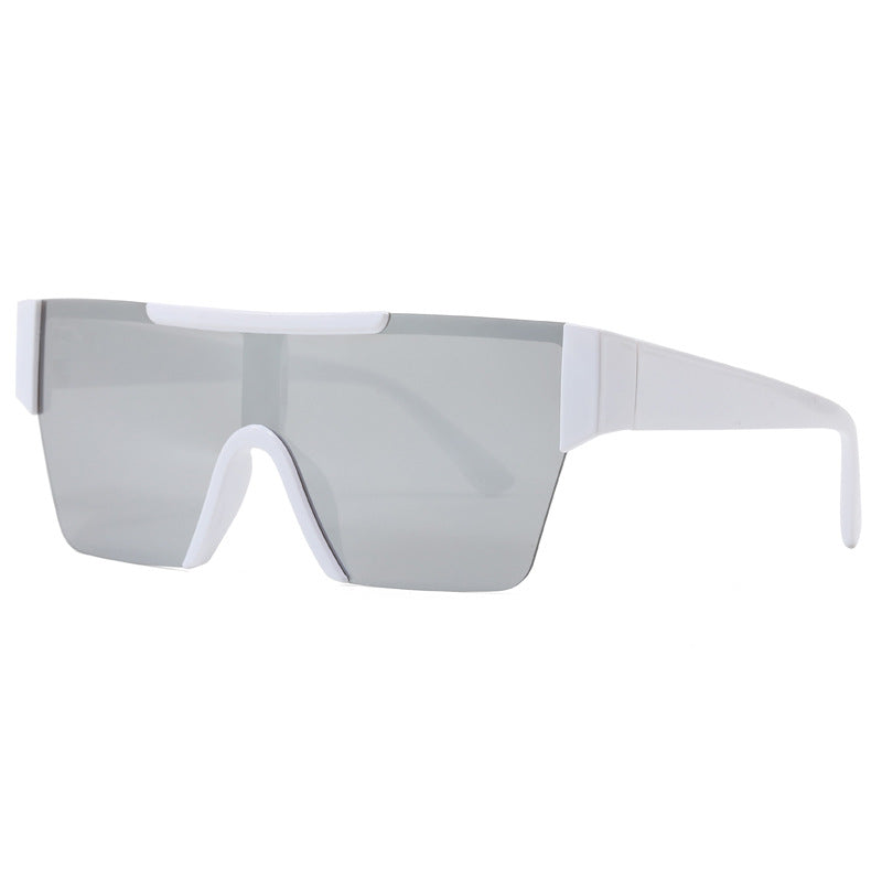 Dame futuristisk sportssolbrille med UV-beskyttelse og bred glassflate Skanto