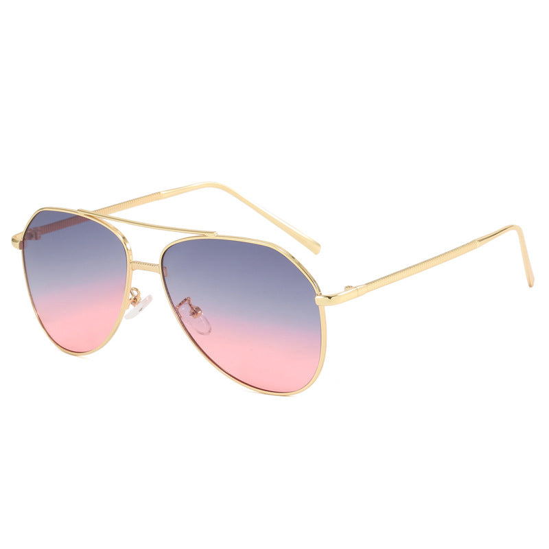 Dame trendy aviator solbriller med subtil fargegradient Skanto