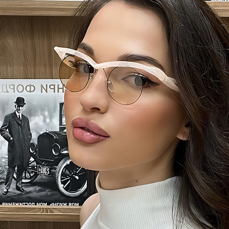 Damer futuristisk solbrille med buet ramme og polariserte linser Skanto
