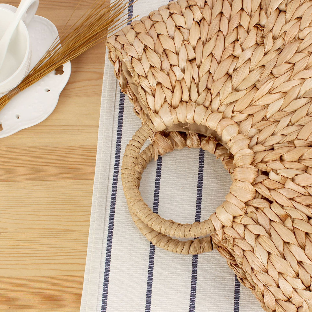 Handbag of handmade natural material with elegant round handle Skanto