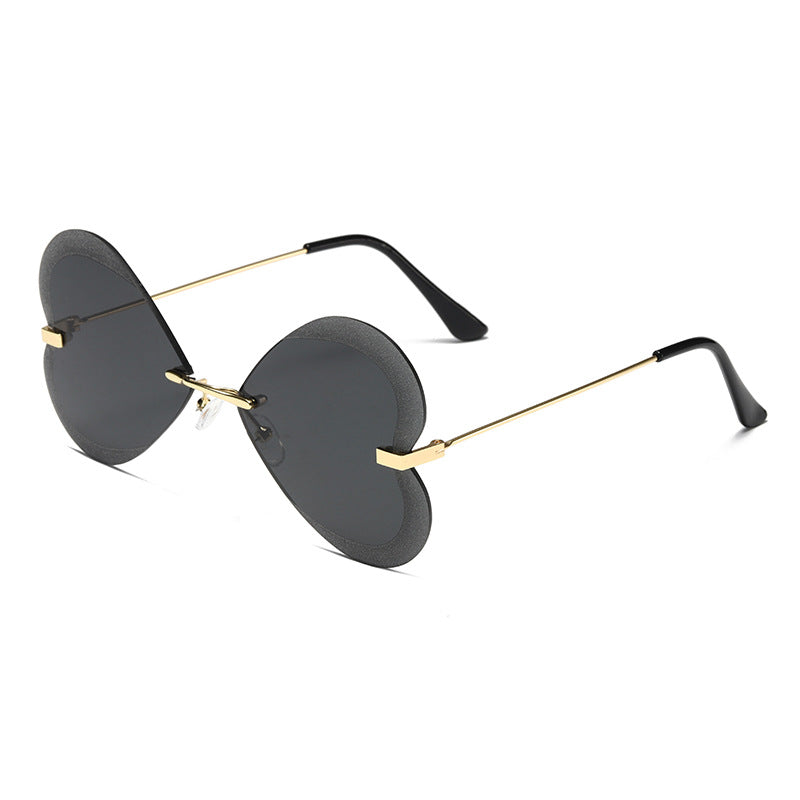 Kvinnelige hjerteformede solbriller i trendy design Skanto