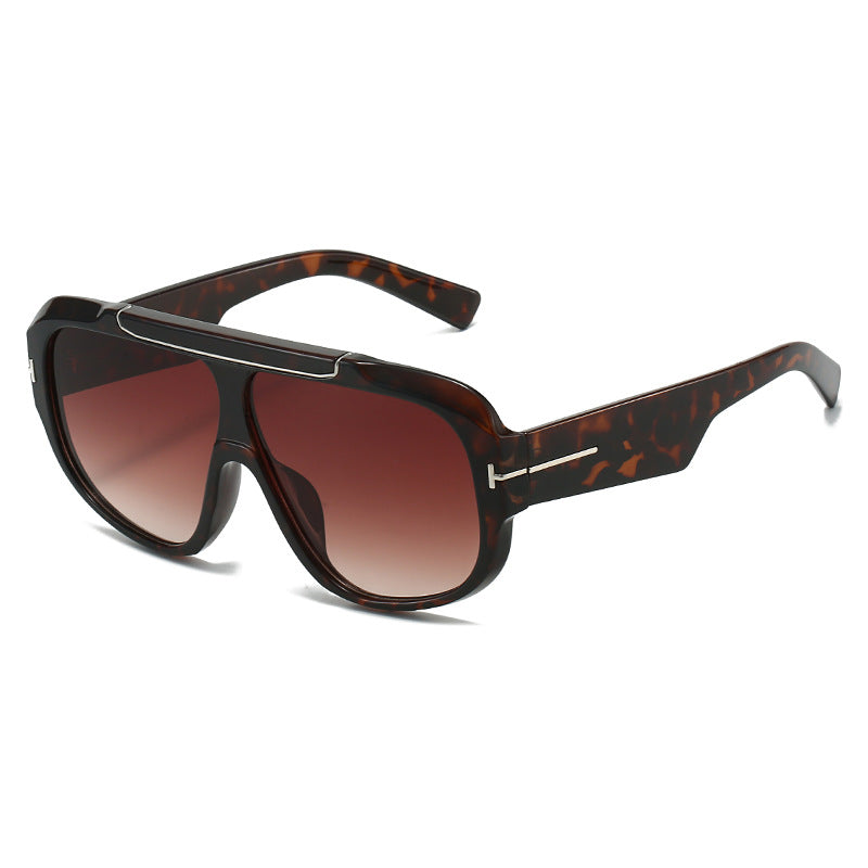 Dame sporty solbriller med stilfullt fullrammedesign Skanto