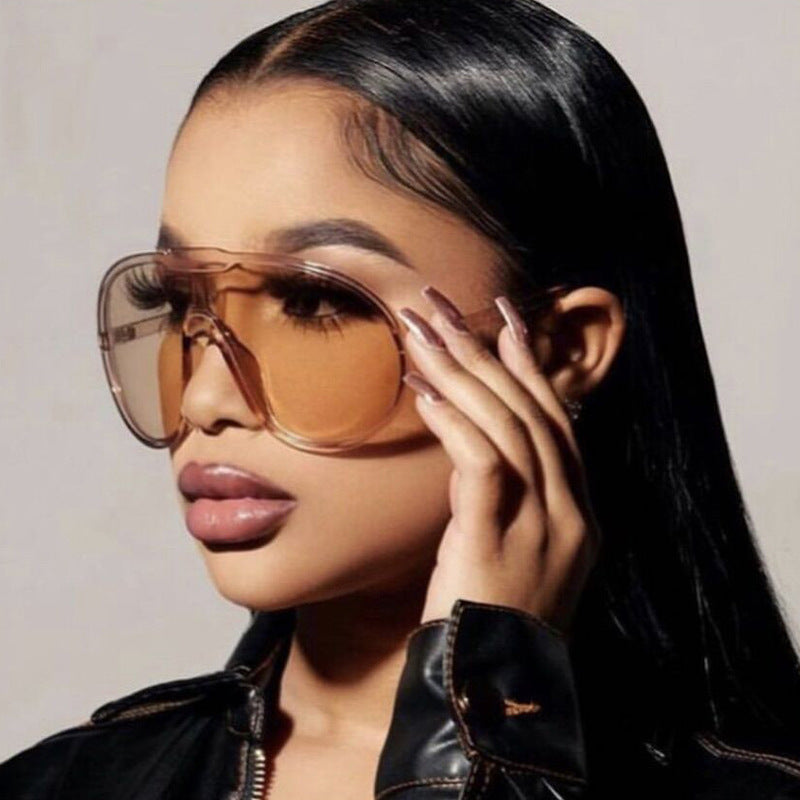 Dame futuristisk gjennomsiktig solbrille med elegant form Skanto