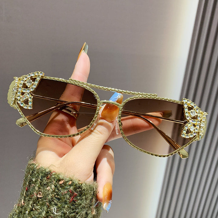 Dame luksus solbrille med elegant sommerfugl-detalj Skanto