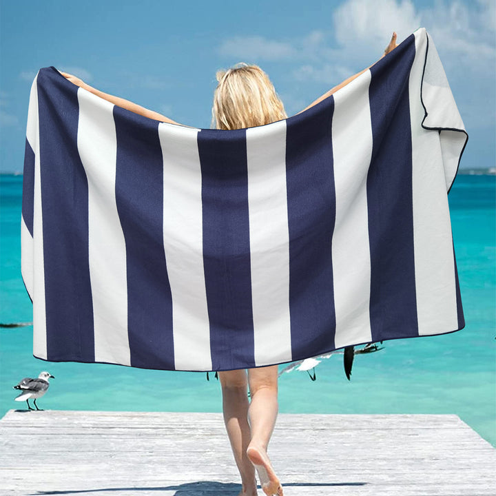 Strandhåndkle med moderne, geometriske brede stripemønster Skanto