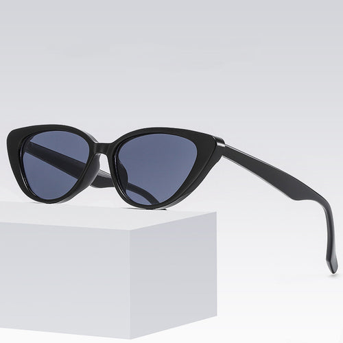 Dame Cat-Eye solbriller med moderne ekstrem ramme Skanto