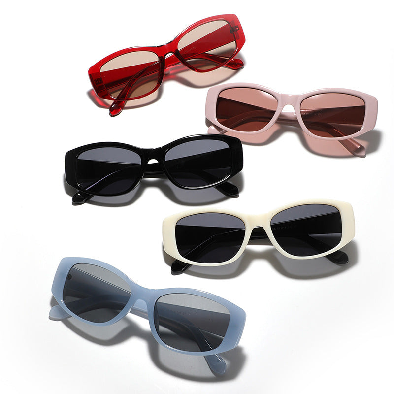 Dame moteriktig katteøye-solbrille med holografisk design Skanto