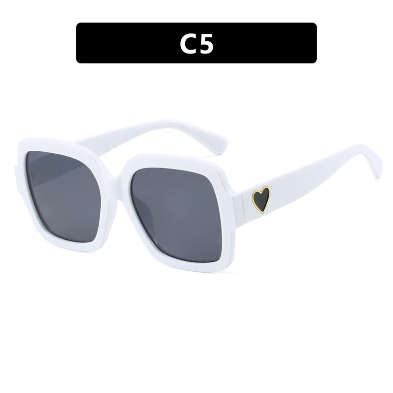 Dame firkantet solbrille med leken hjerte detalj Skanto