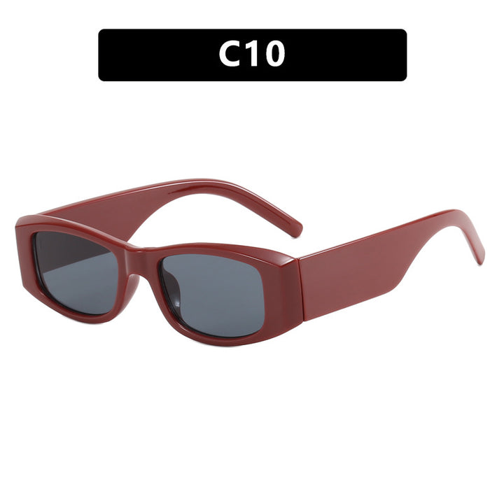 Dame moteriktig solbrille med stilfull ramme Skanto