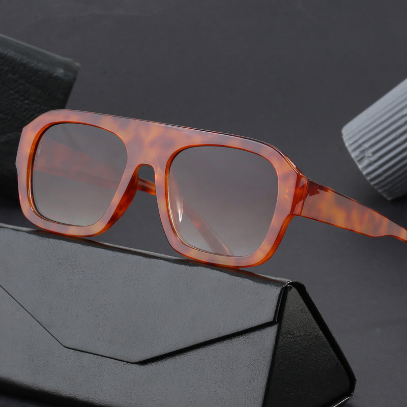 Dame oversized kvadratisk solbrille med moderne design Skanto
