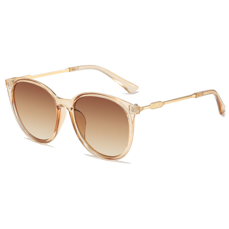 Dame Moderne Cat-Eye Solbriller med speilende glass Skanto