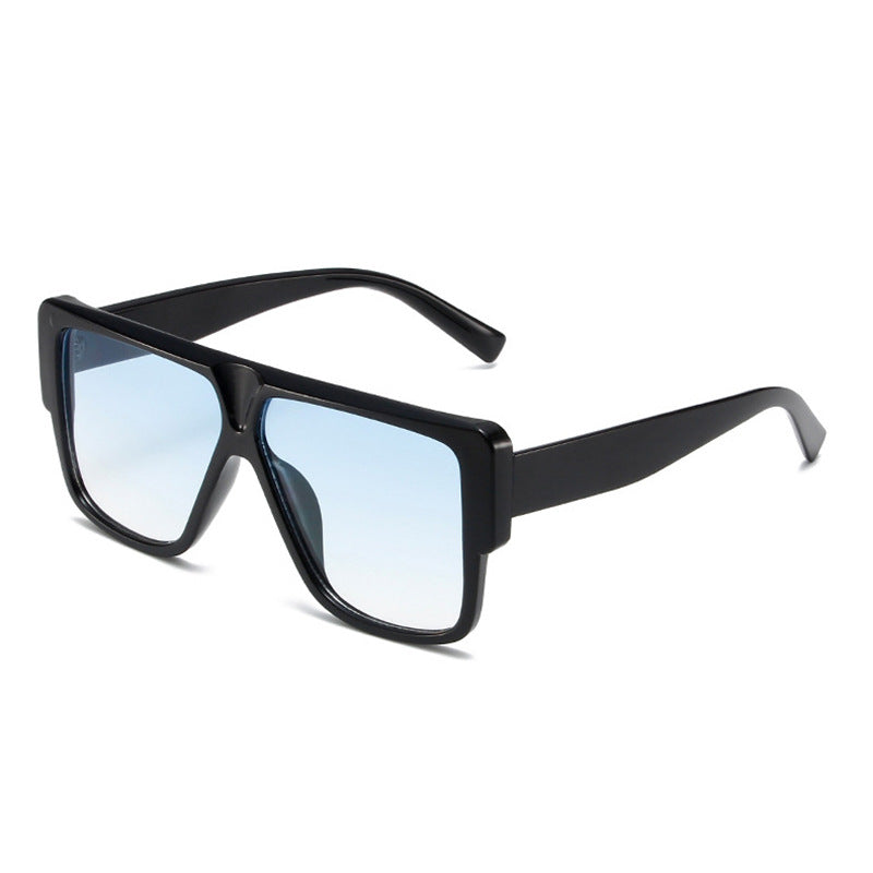 Dame firkantet solbrille med markant ram Skanto