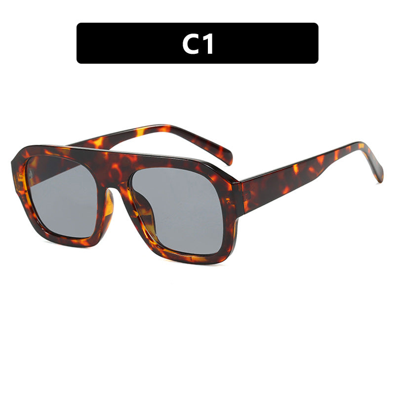 Dame moteriktig solbrille i beskyttende oversized-format Skanto