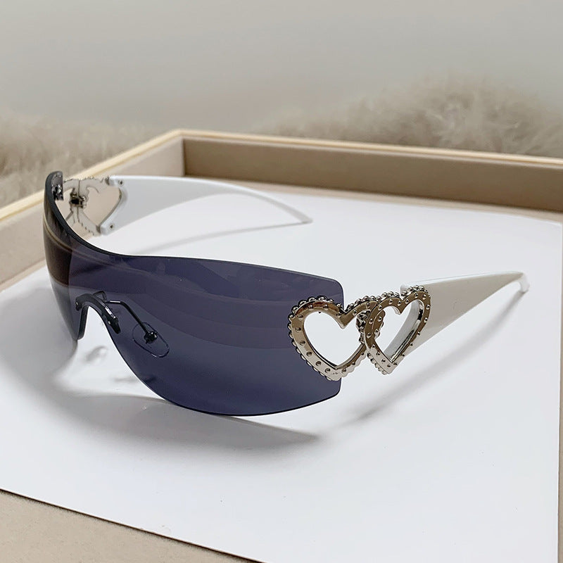 Dame designer-solbrille med luksuriøs hjerte-akseent Skanto