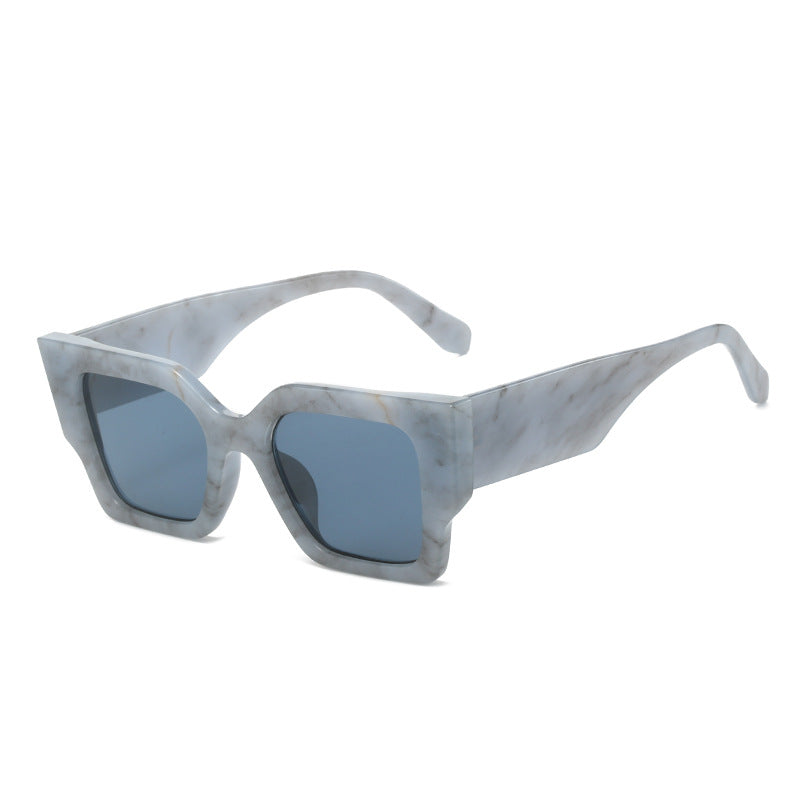 Dame Modisquadrat solbrille med bred ramme og UV-beskyttelse Skanto