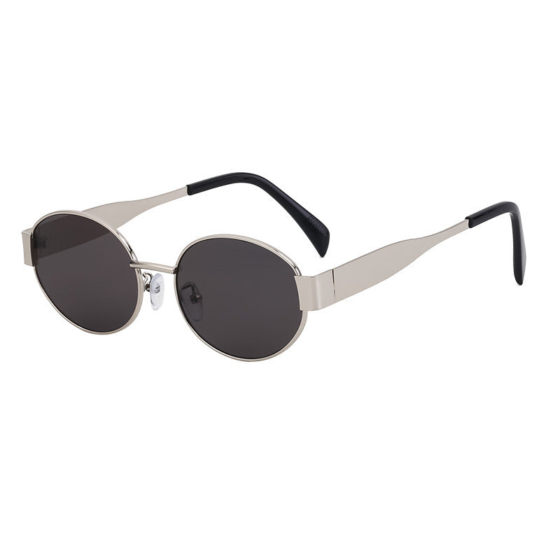 Dame moteriktig solbrille i elegant oval design Skanto