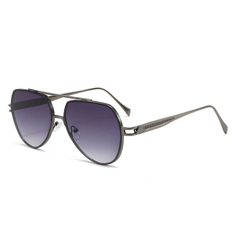 Dame Designer-solbrille i stilfull, bølget metallramme Skanto